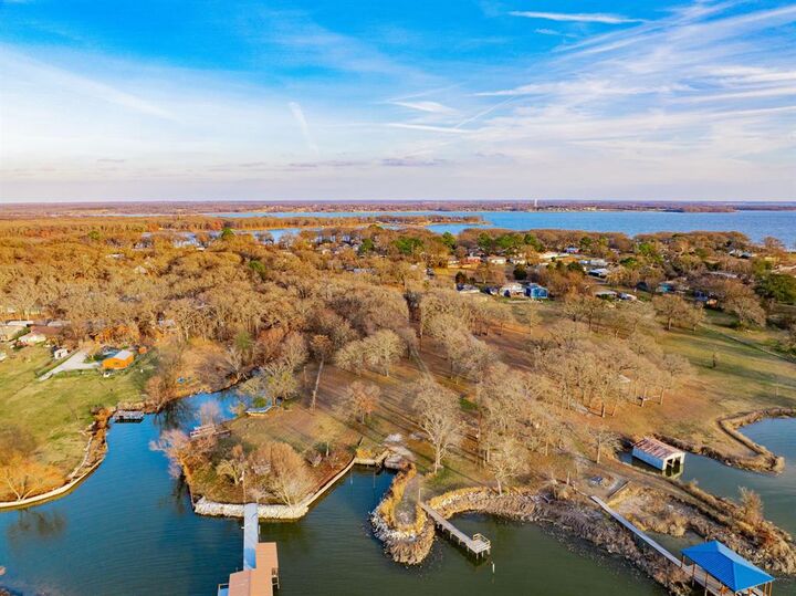 Property Photo:  674 Briggs Boulevard  TX 75472 