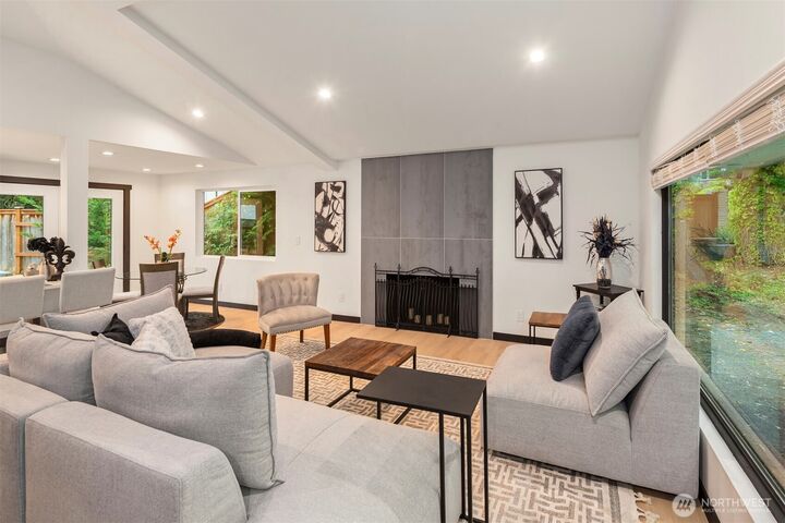 Property Photo:  10045 NE 15th Street  WA 98004 