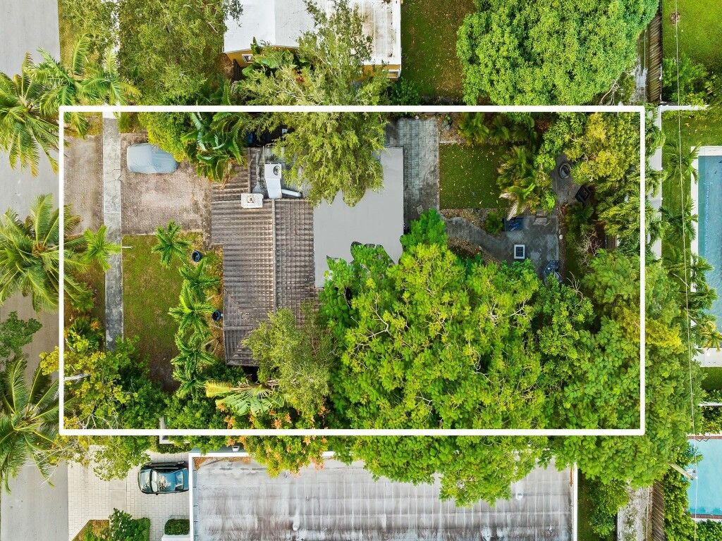 Property Photo:  508 NE 9th Avenue  FL 33301 