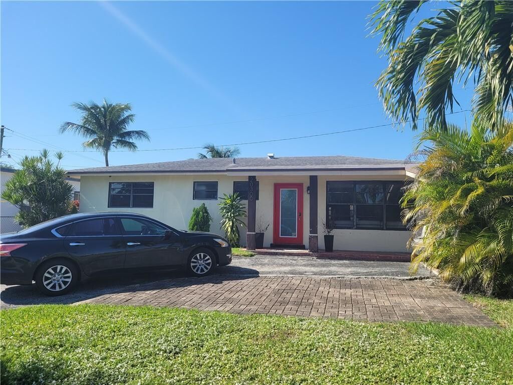 Property Photo: 20300 SW 114th Place FL 33189