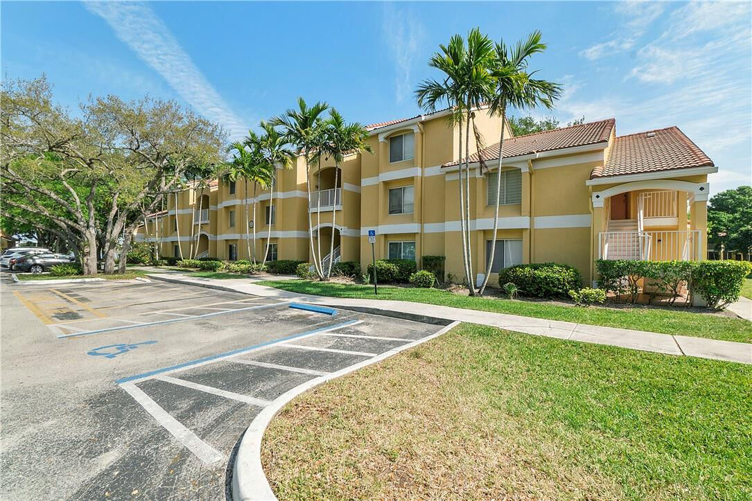 Property Photo:  2425 NW 33rd Street 1309  FL 33309 