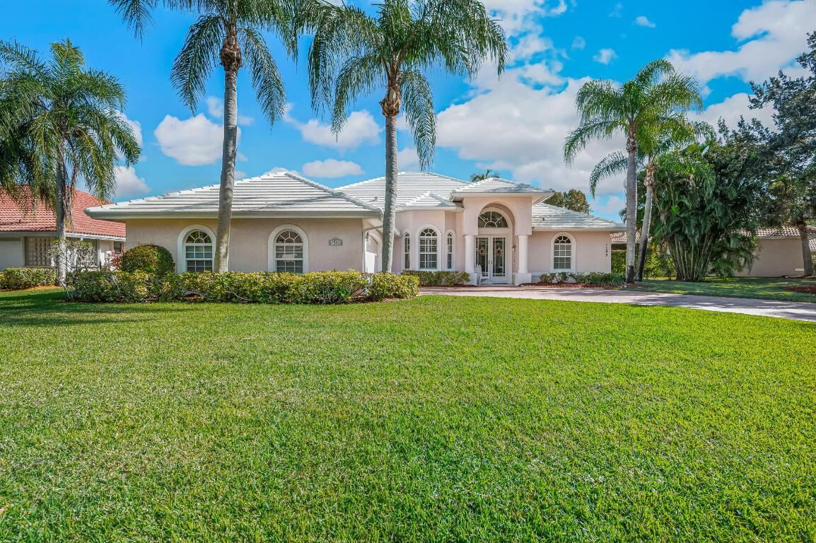 Property Photo: 1542 SW Mockingbird Circle FL 34986