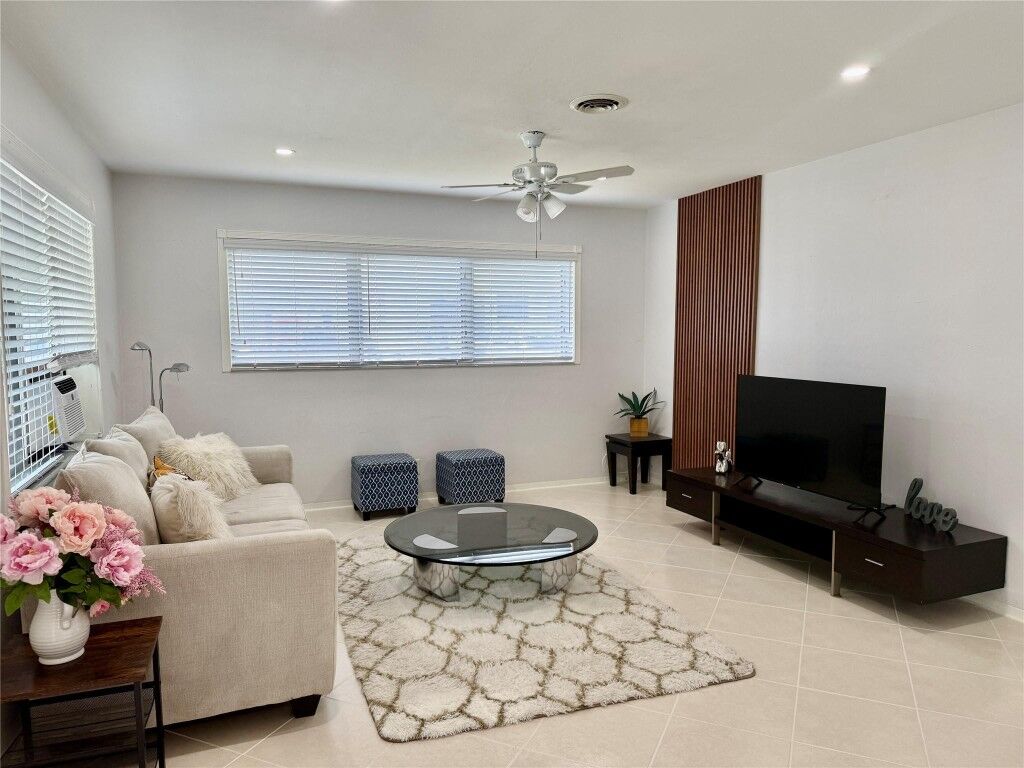 Property Photo:  23 NE 19th Avenue  FL 33060 