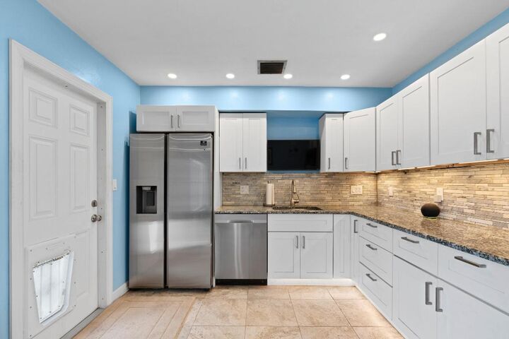 Property Photo: 315 SW 6th Court FL 33426