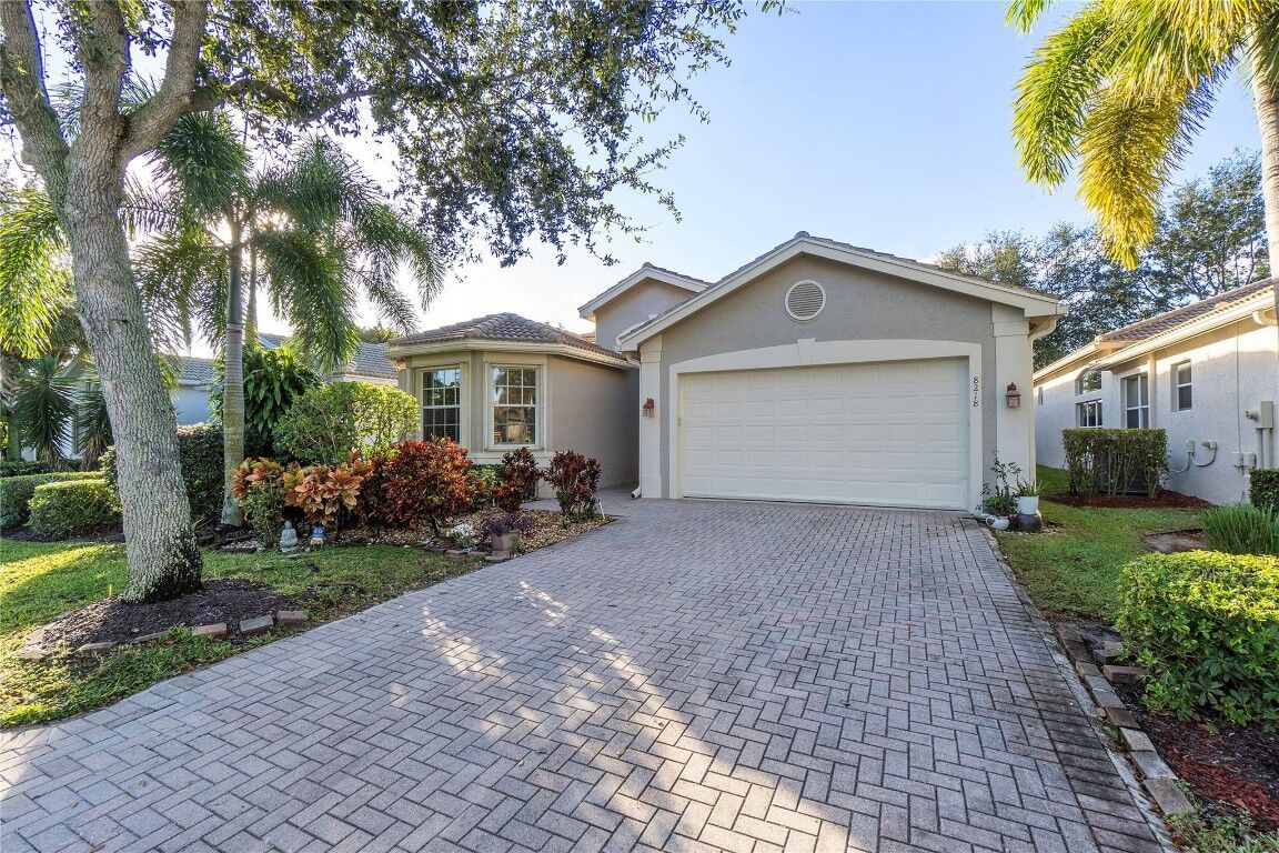 Property Photo:  8218 Sandpiper Glen Drive  FL 33467 