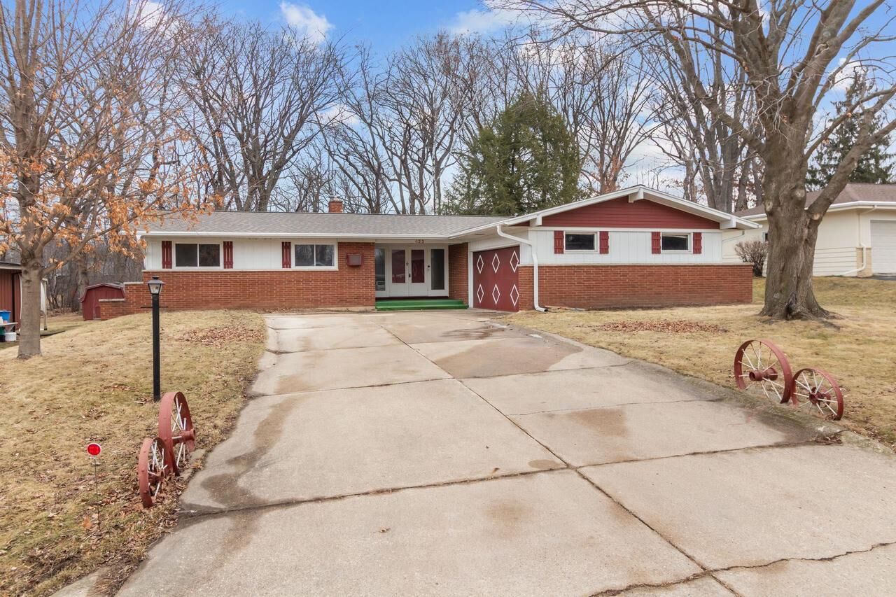 Property Photo:  422 Eaton Street  WI 54941 