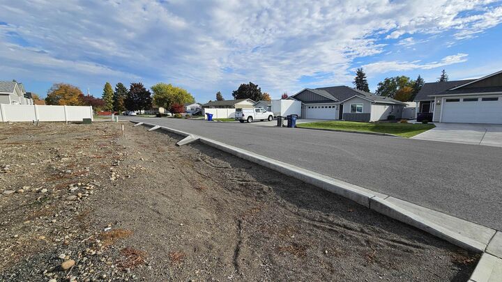 Property Photo: 8117 E Baldwin Ave WA 99212