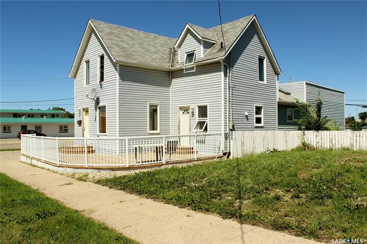 Property Photo:  3 2nd Avenue SE  SK S4H 1W7 