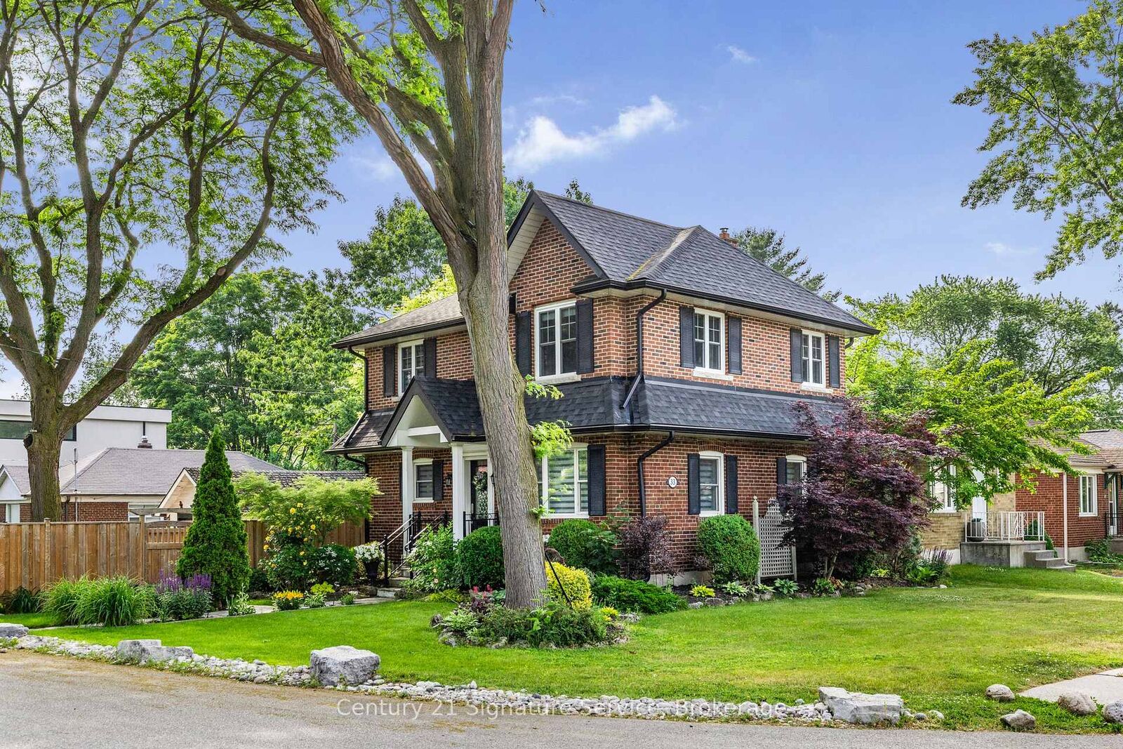 Property Photo:  33 McIntosh Avenue  ON M8Y 3E1 