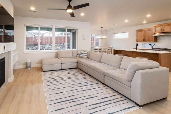 Property Photo:  1180 NE Henry Drive  OR 97754 