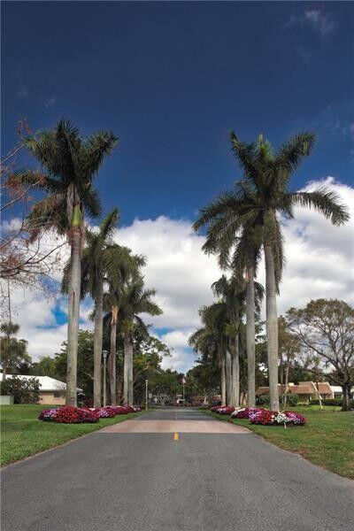 Property Photo:  3850 Oaks Clubhouse Drive 110  FL 33069 