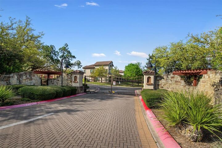 Property Photo:  7800 Southwest Pkwy Parkway 2020  TX 78735 