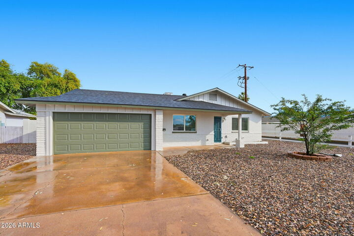 Property Photo: 2219 S River Drive AZ 85282