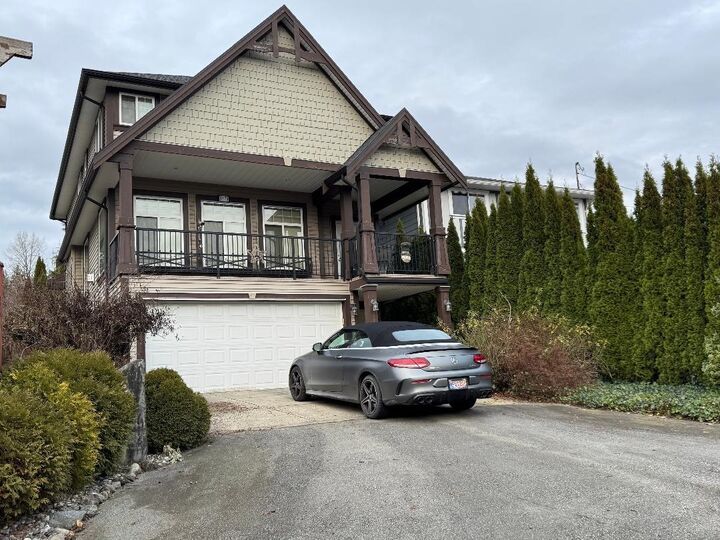 3373 Francis Crescent — photo 1