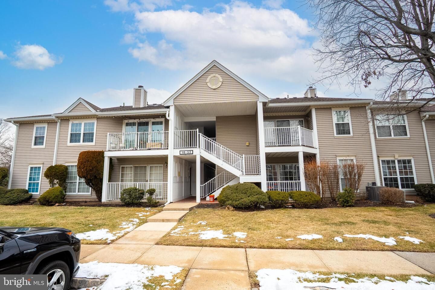 Property Photo:  22 Amberly Court  NJ 08823 