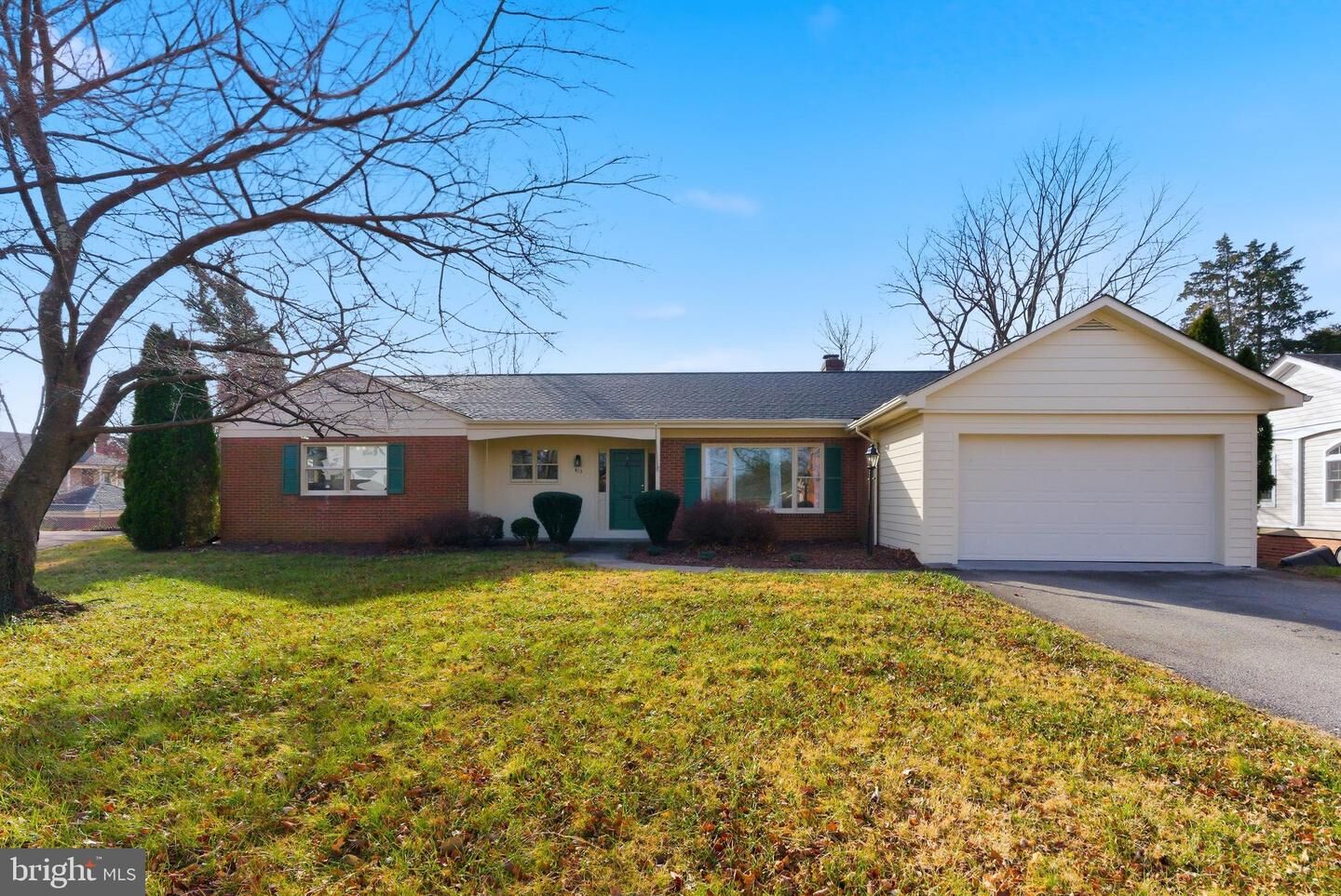 Property Photo: 413 Briarmont Drive VA 22601