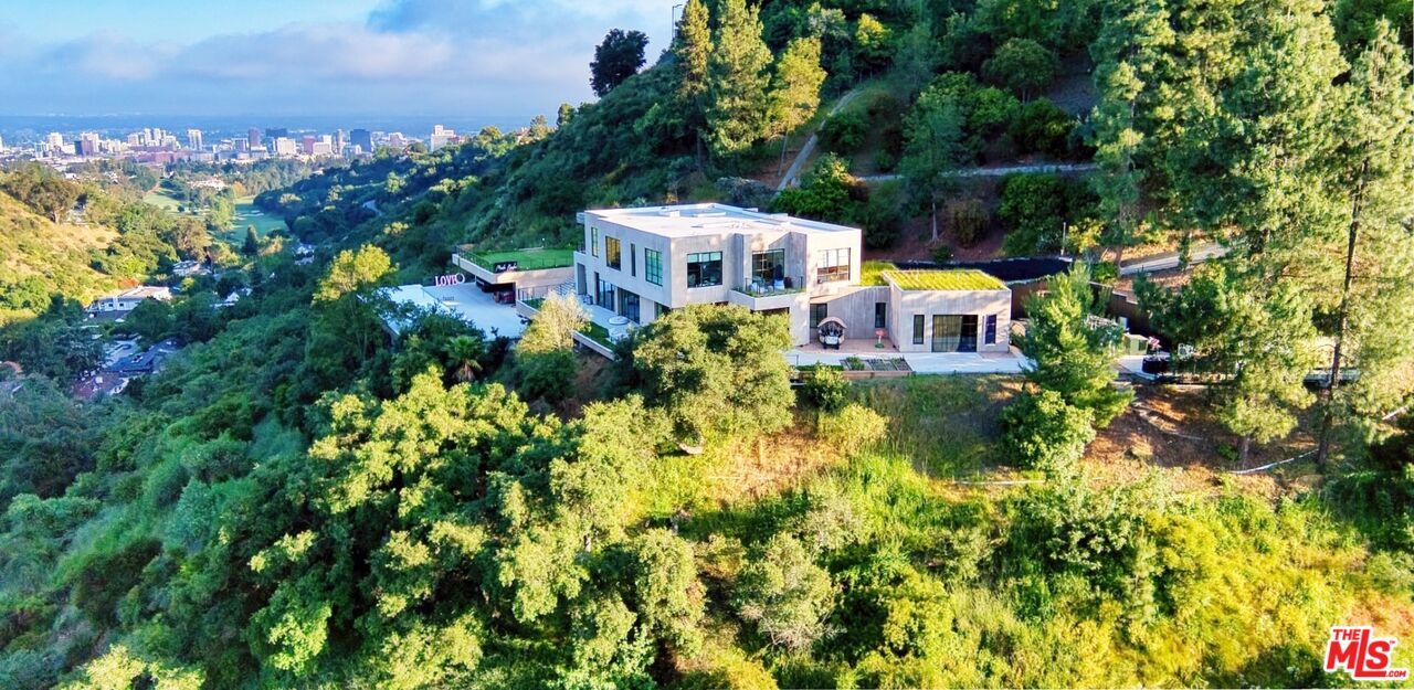 Property Photo: 11531 Orum Rd CA 90049