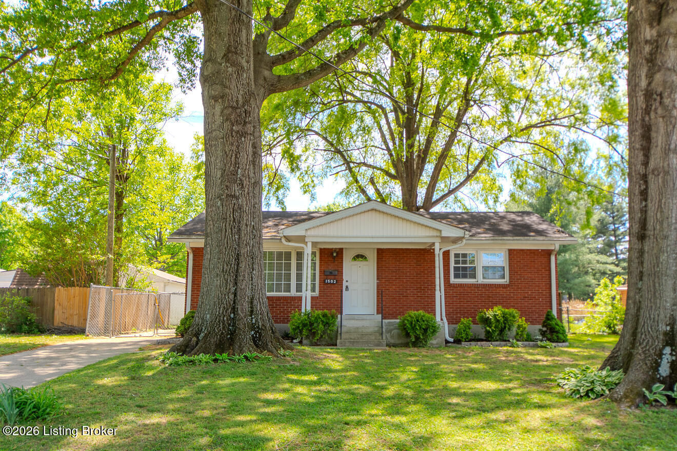 Property Photo:  1502 Hobart Ct  KY 40216 