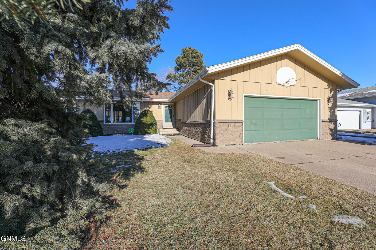 Property Photo:  524 Weatherby Way  ND 58503 