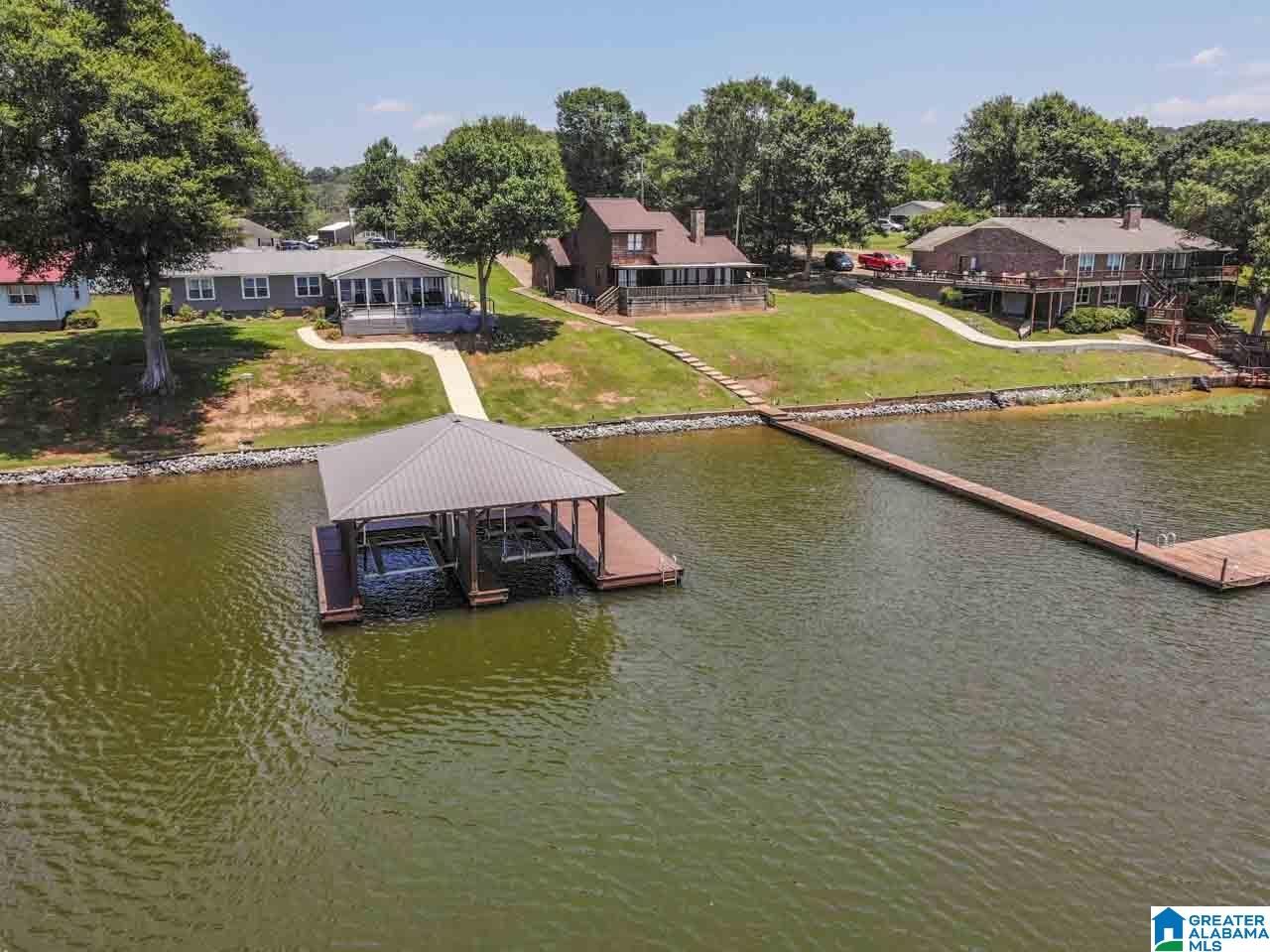 Property Photo:  40 Camelot Lane  AL 35160 