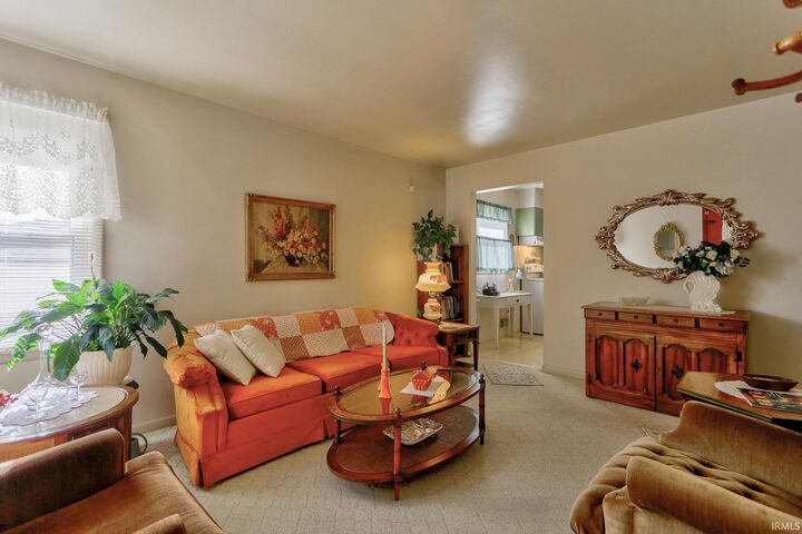 Property Photo:  1300 N Villa Drive  IN 47711-4952 