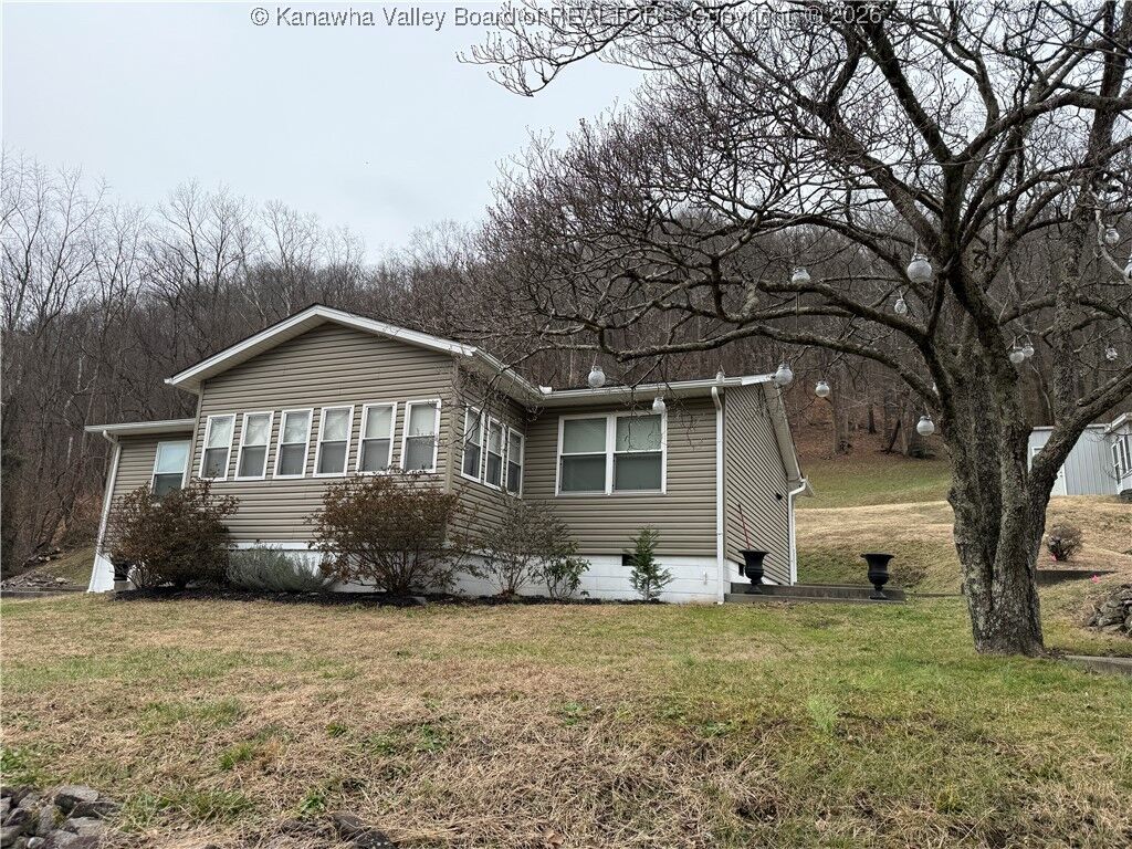 Property Photo:  109 Keenan Hill Street  WV 25039 