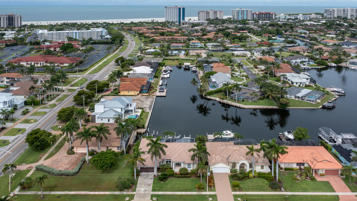 Property Photo:  20 Copperfield Court  FL 34145 