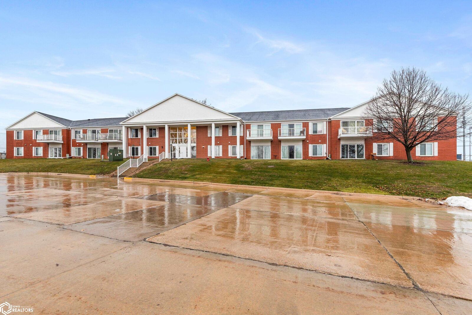 Property Photo:  514 Olive Street E  IA 50158 