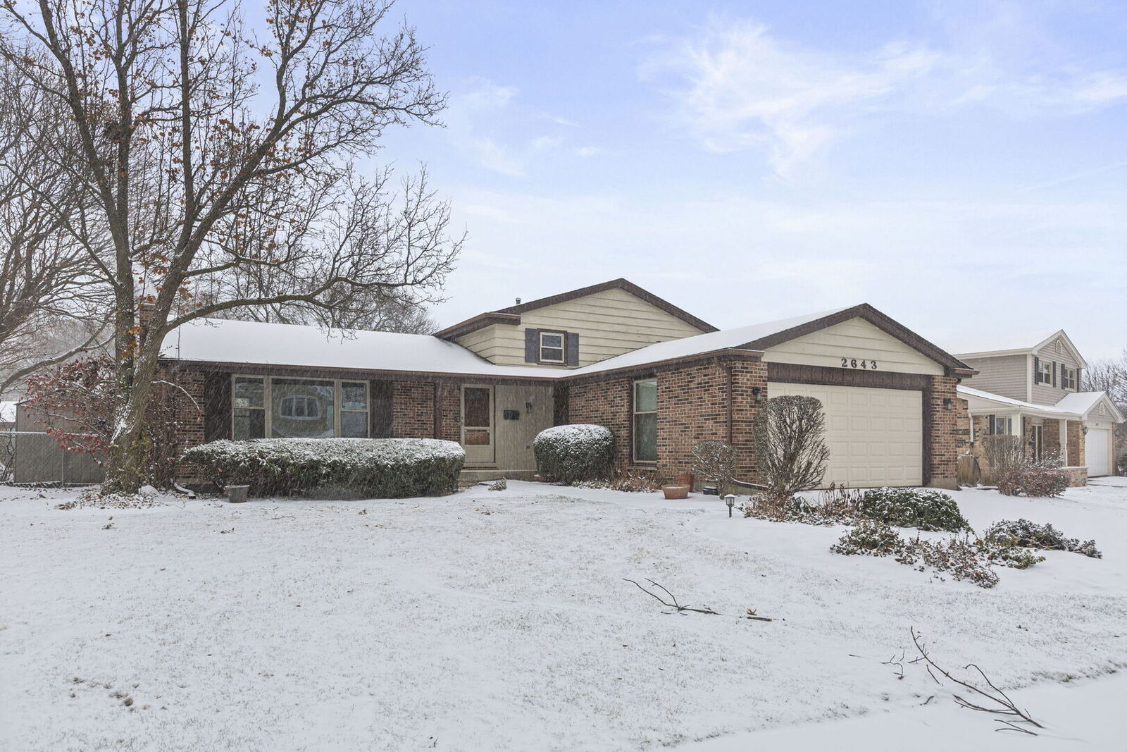 Property Photo:  2643 N Prindle Avenue  IL 60004 