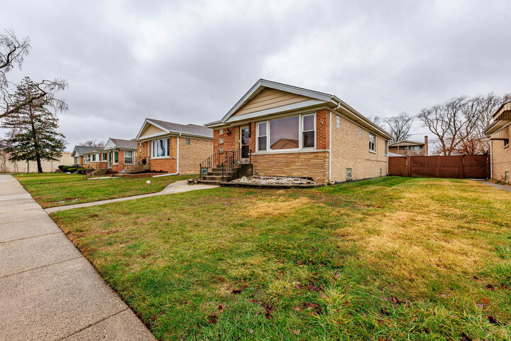 Property Photo: 1124 Linden Avenue IL 60104