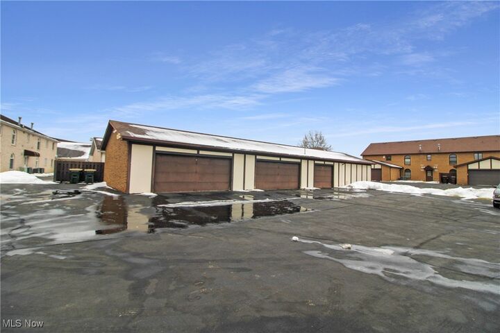 Property Photo:  901 Pearson Circle 3  OH 44512 