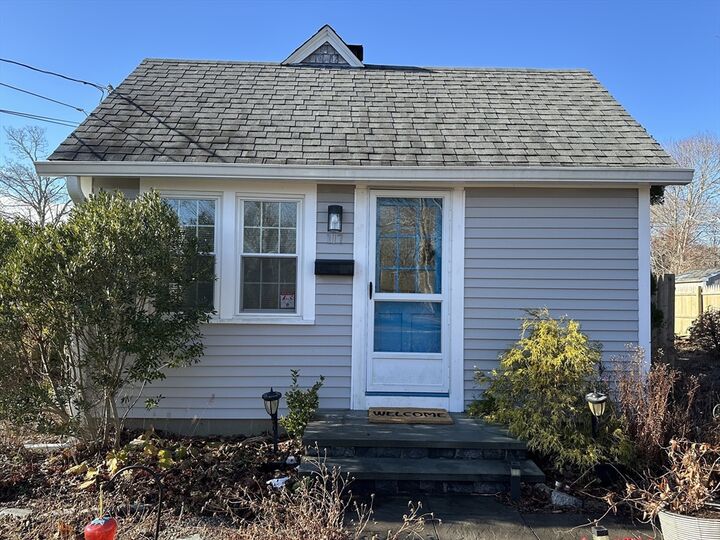 Property Photo:  117 Oak Neck Rd  MA 02601 
