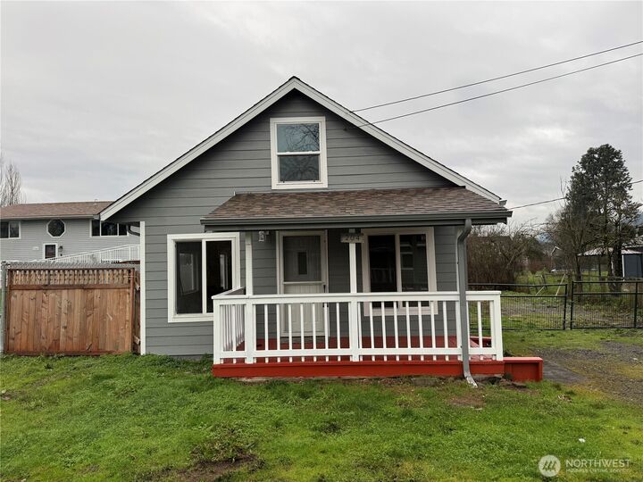 Property Photo:  204  2nd Ave Avenue N  WA 98001 
