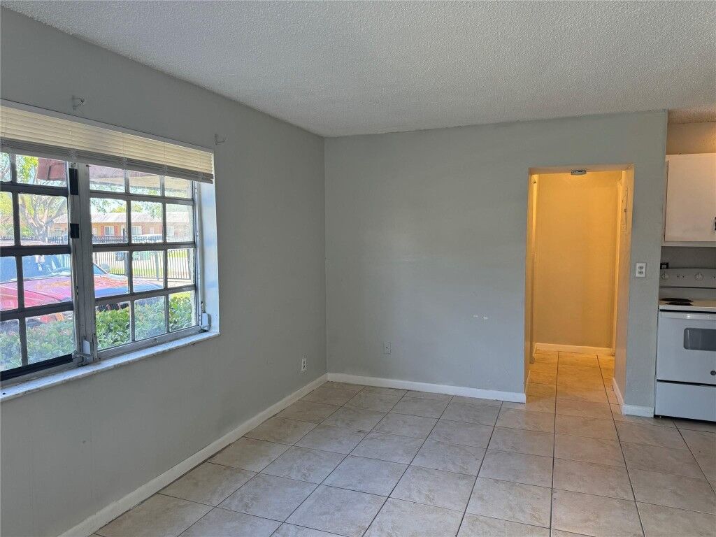 Property Photo:  5301 NW 18th Place  FL 33313 