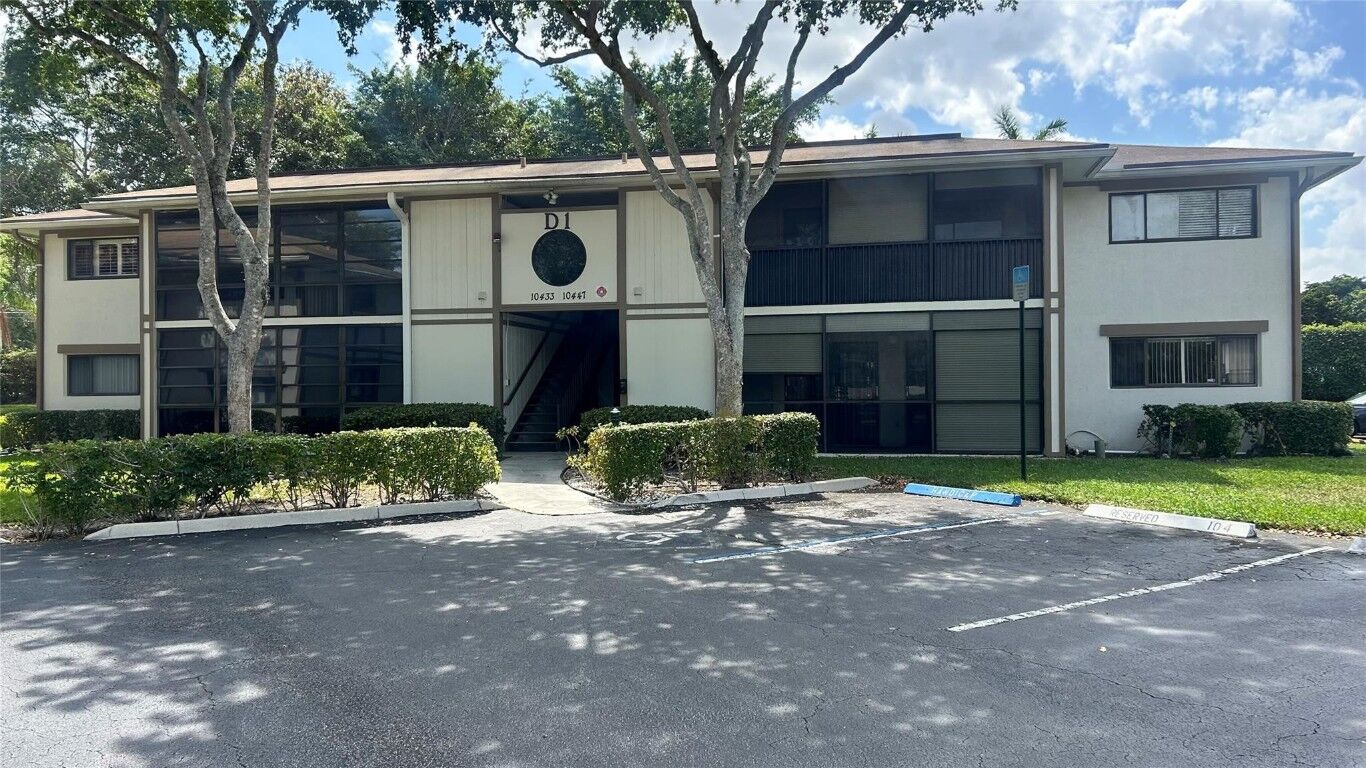 Property Photo:  10441 E Clairmont Circle 103  FL 33321 