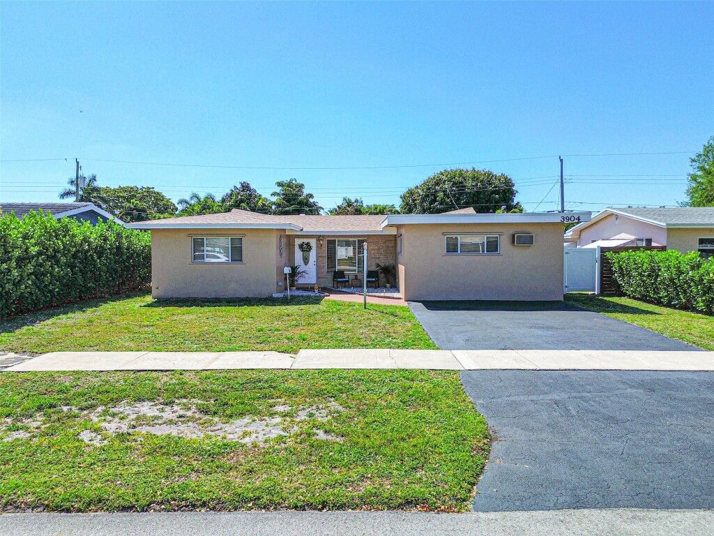 Property Photo:  3904 Hayes Street  FL 33021 