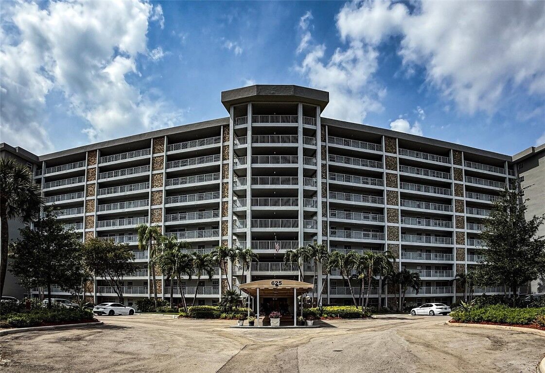 Property Photo:  625 Oaks Drive 101  FL 33069 