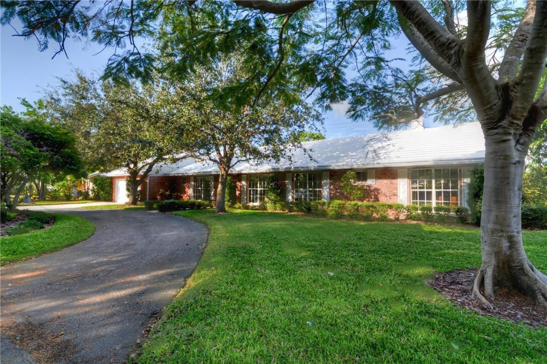 Property Photo:  2501 NE 40th Street  FL 33308 