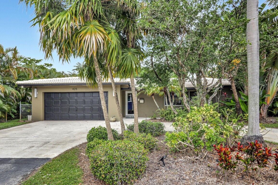 Property Photo:  425 NW 24th Street  FL 33311 