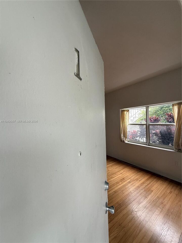 Property Photo:  1011 9th St 1  FL 33139 