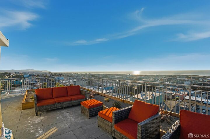 Property Photo: 3945 Judah Street 404 CA 94122