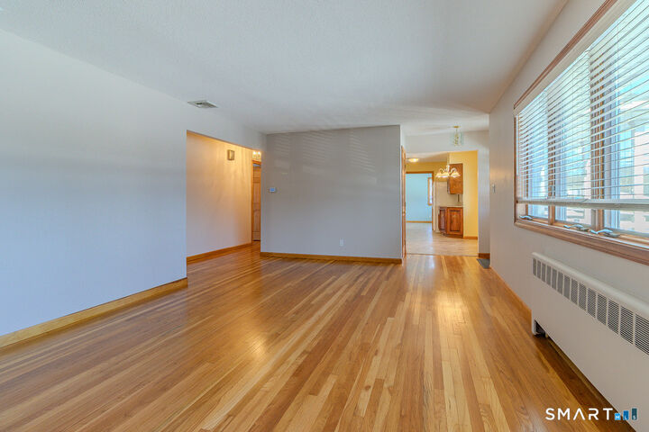 Property Photo:  21 Chestnut Road  CT 06111 