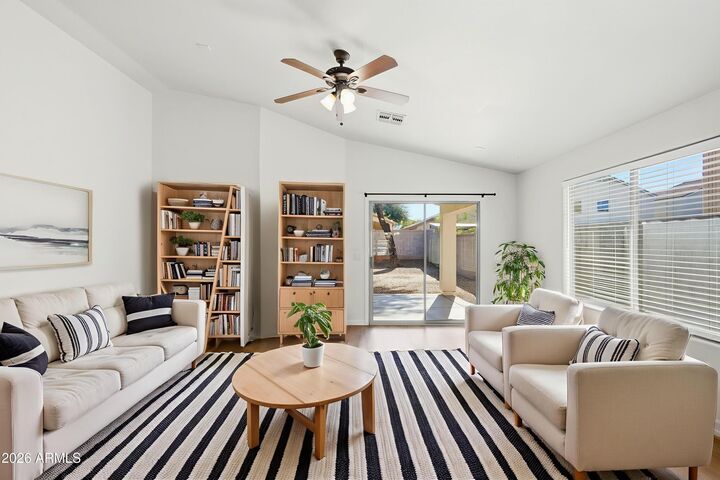 Property Photo:  2033 W Vineyard Plains Drive  AZ 85144 