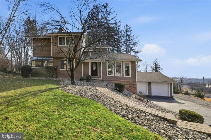 Property Photo:  1016 Woodridge Boulevard  PA 17601 