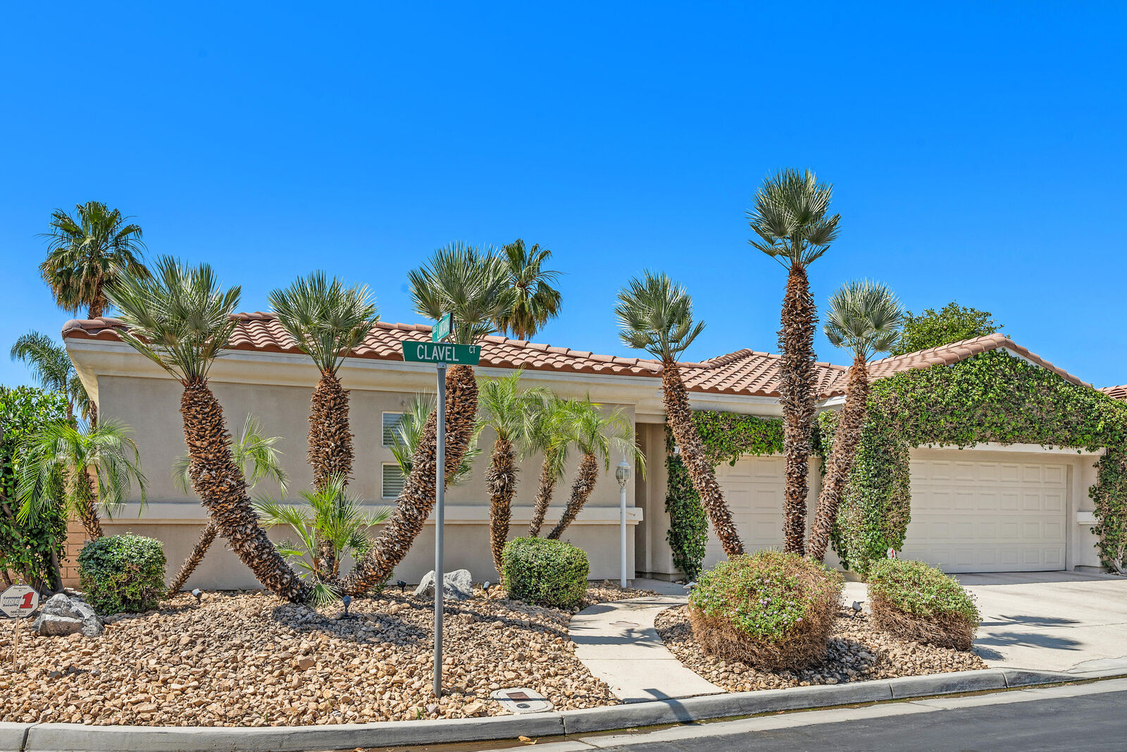 Property Photo:  77 Clavel Court  CA 92260 