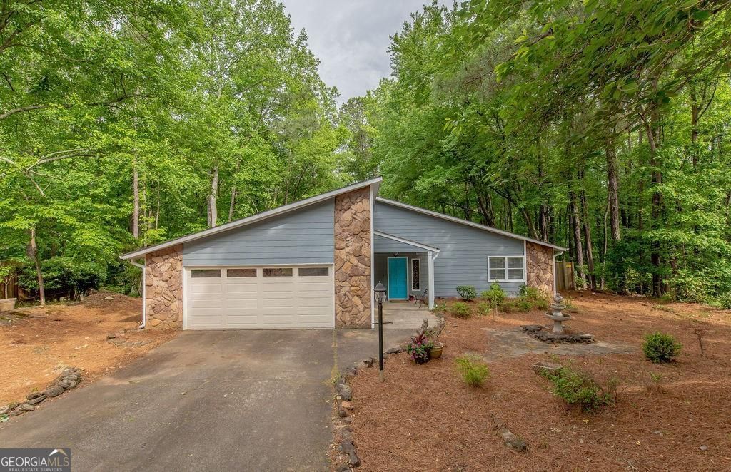 Property Photo:  180 Crabtree Drive W  GA 30076 