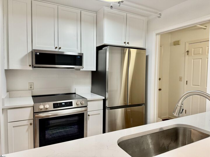 Property Photo:  110 Swansgate Place  SC 29605 