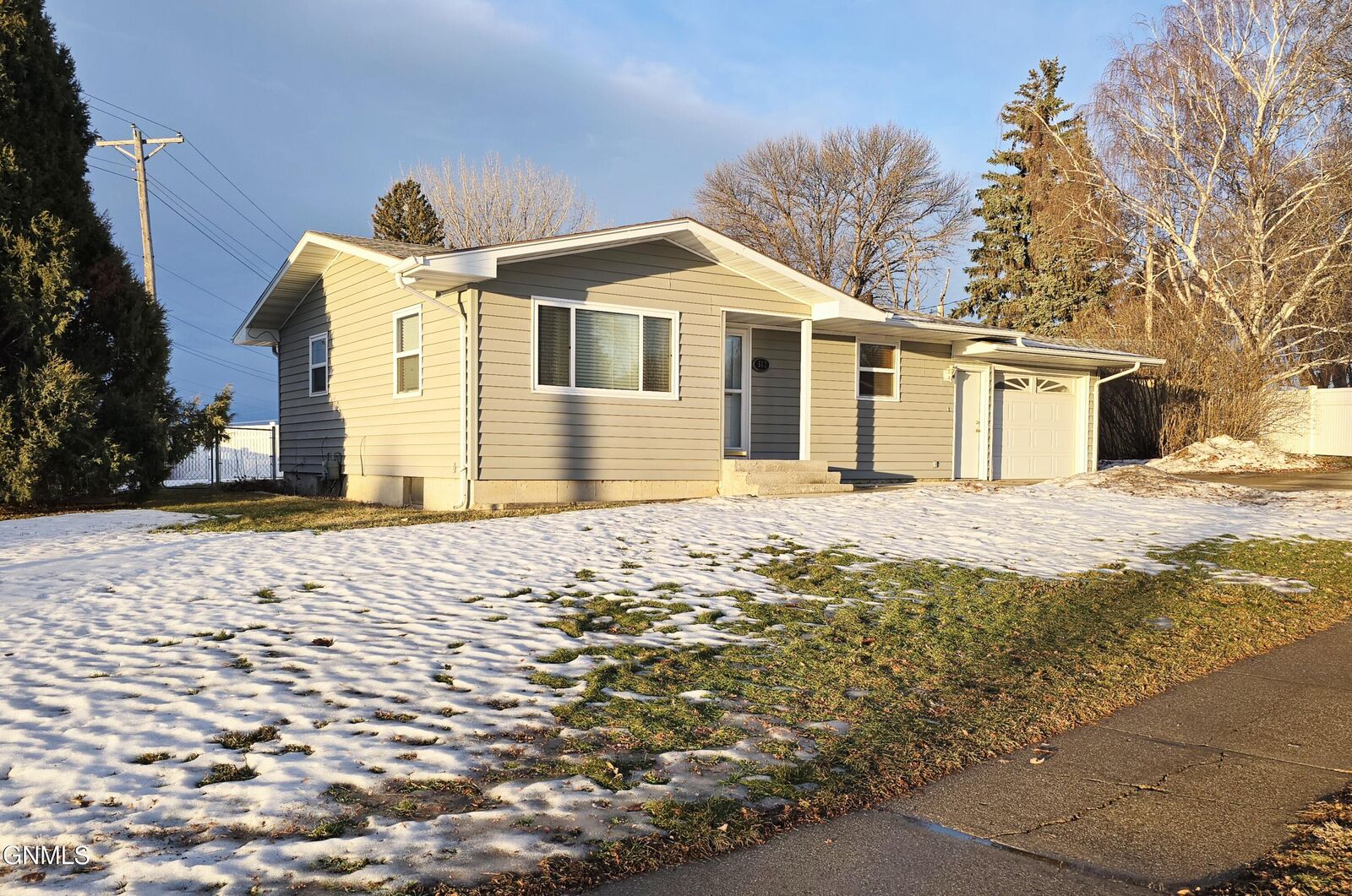 Property Photo:  512 Gary Avenue  ND 58501 