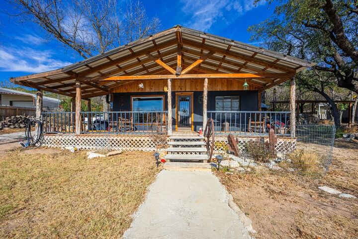 Property Photo: 208 Hillside St TX 76849