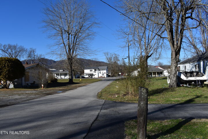 Property Photo:  405 S 37th St  KY 40965 